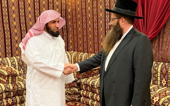 داعية سعودي يجري لقاءً مع  قناة "كان" الإسرائيلية الرسمية 🤮