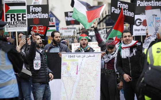 وزير التعليم البريطاني: يجب اعتقال مرددي هتاف "من النهر إلى البحر"