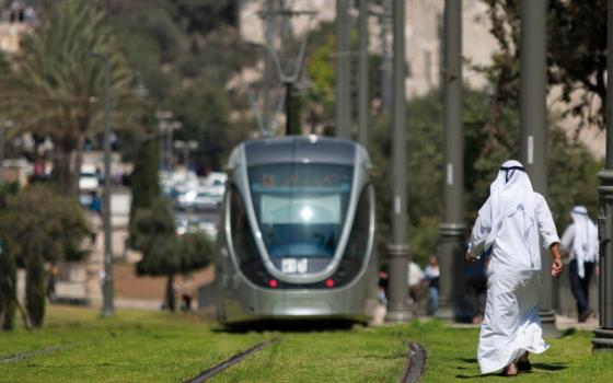 منظمة العفو الدولية تطالب شركة CAF بوقف دعم مشروع القطار الخفيف بالقدس