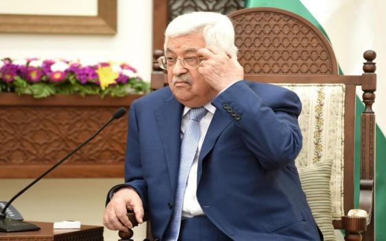 الرئيس عباس يلتقي برئيس "الشاباك".. ودعوات إسرائيلية لدعم السلطة!