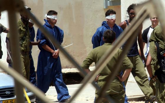 حركة المقاطعة تدعو لإنقاذ الأسرى من خطر فيروس كورونا