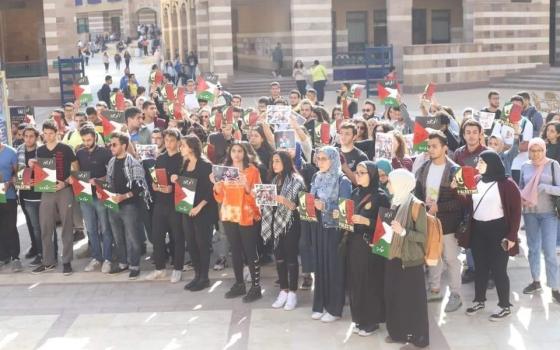بسبب رفض طلابي.. الجامعة الأميركية في القاهرة تلغي استضافة محاضر إسرائيلي