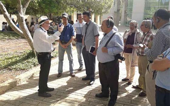 وفد مغربي يجري زيارة للأراضي المحتلة بدعوة من الخارجية الإسرائيلية