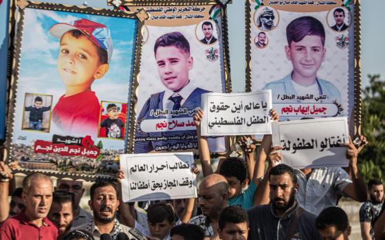 جنود وخبراء إسرائيليون: الهجمات على غزة تتم رغم العلم بمقتل مدنيين  