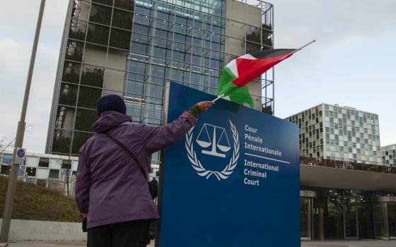 فلسطين تطالب “الجنائية الدولية” بالإسراع بتحقيقات جرائم الاحتلال