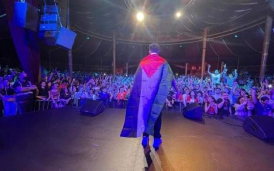 "ويغز" يتضامن مع فلسطين بالعلم والكوفية