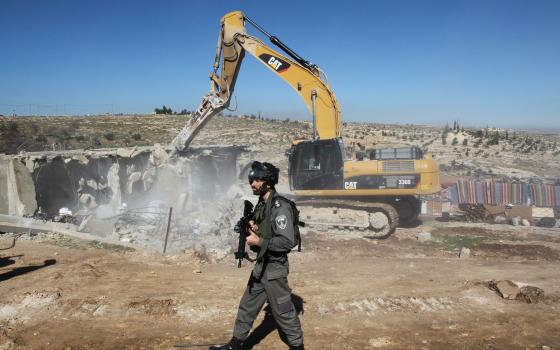 دعوات للضغط على مصارف HSBC للتخلي عن شركة كاتربيلر