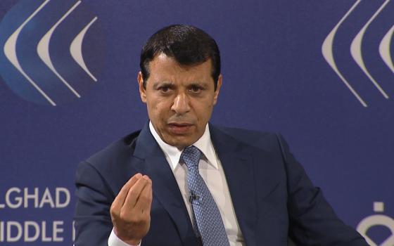 خبراء: دحلان تحوّل إلى أداة ومستقبله مرهون بعدة محددات