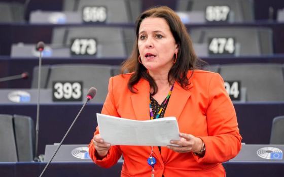 الاحتلال يمنع دخول برلمانية أوروبية لفلسطين والاتحاد الأوروبي يدين ?