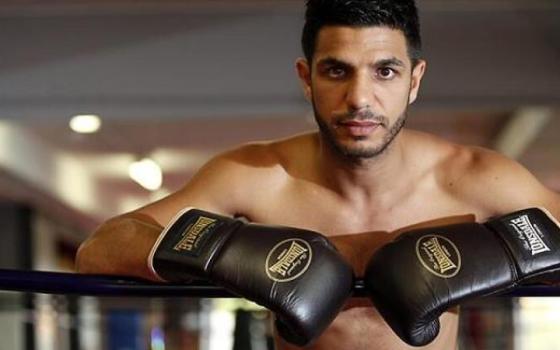 ملاكم أسترالي شهير يدعو إلى نصرة الشعب الفلسطيني