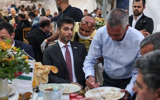 تطبيع ودعم للاحتلال.. سفير الإمارات بتل أبيب يتجاهل أحداث القدس