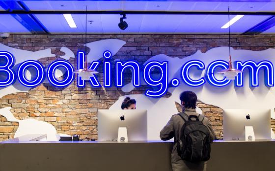 حملة ضد موقع "Booking" ردًا على عنصريته تجاه الفلسطينيين
