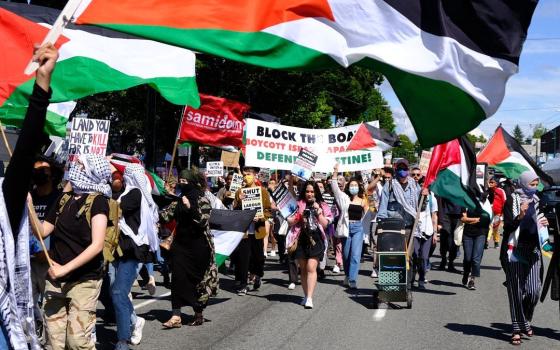 نشرة أخبار "مقاطعة"