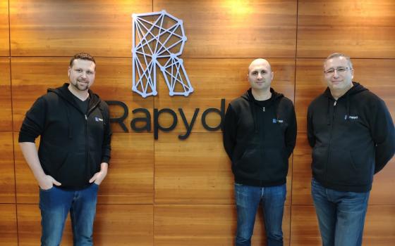 شركة إسرائيلية تتجه إلى دبي لحل مشكلة توظيف مزمنة