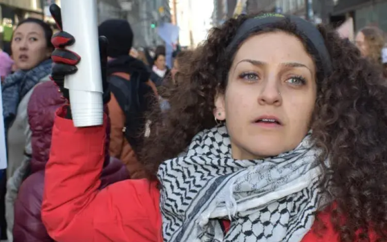 الأكاديمية لارا الشيحي تتهم جامعة جورج واشنطن بالتواطؤ في استهدافها ?