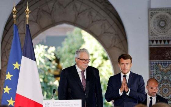 هجوم جزائري على عميد مسجد باريس بسبب لقاءات تطبيعية