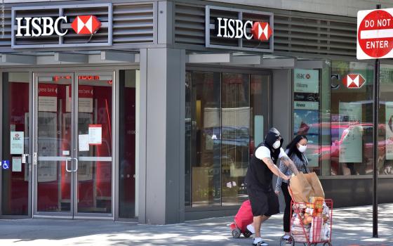 تجديد المطالبات لبنك HSBC بسحب استثماراته من “كاتربيلر” الداعمة للاحتلال  