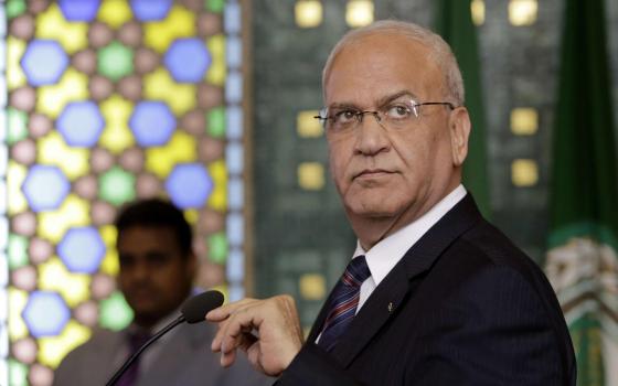 مسؤولون فلسطينيون: فلسطين تحتاج من يخدمها لا من يستخدمها ويجب "الترفع عن الصغائر"