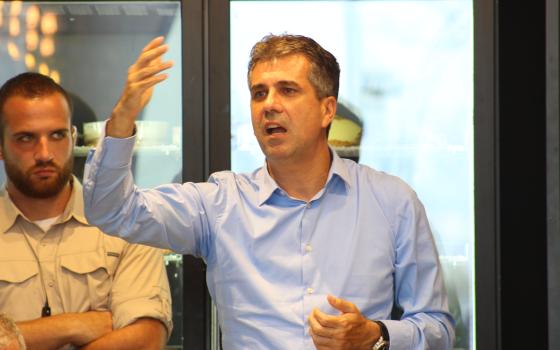 لـ "مخاوف أمنية".. الوفد الإسرائيلي ينسحب من مؤتمر البحرين