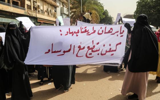 واشنطن تطلب وساطة الاحتلال لحل الأزمة في السودان