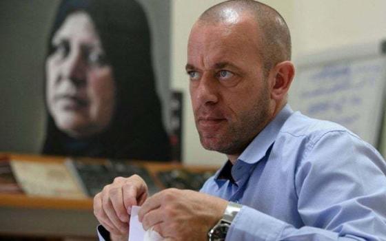 حموري: أغادر وطني مجبرًا لكن سأبقى وفيًا وحريصًا على حريته