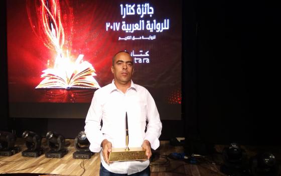 شاعر وناقد جزائري ينسحب من فعاليات ثقافية إماراتية رفضًا للتطبيع