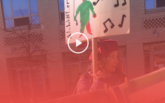 نيويورك.. ناشطون يحتجون أمام متاجر brooklinen رفضا لدعمها الاحتلال الإسرائيلي