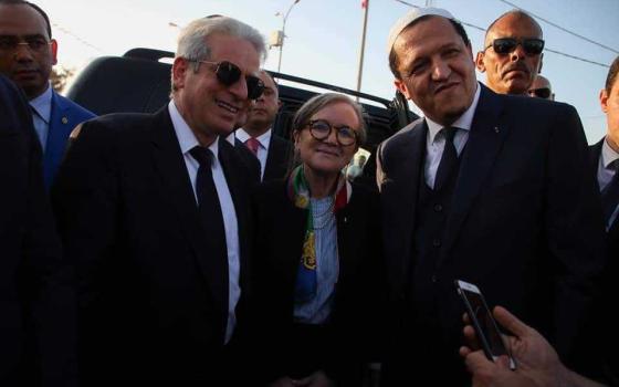 جدل في تونس بعد نشر صورة لرئيسة الحكومة مع شخصية تطبيعية