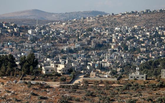 إخلاء سوق خصار بيتا جنوب نابلس من منتجات الاحتلال  