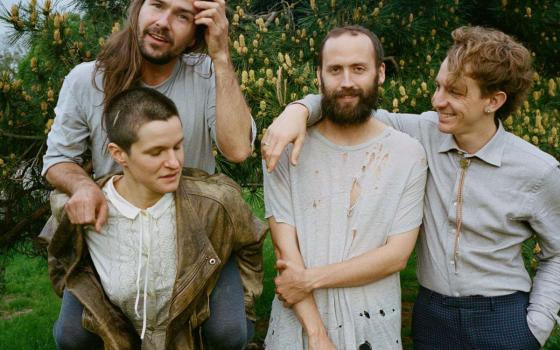 فرقة Big Thief تدافع عن قرارها بإقامة حفلات في تل أبيب