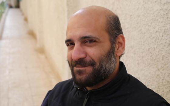 العفو الدولية تدعو للإفراج عن رامي شعث