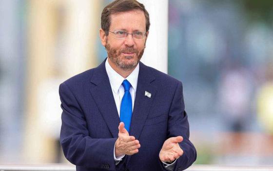 رئيس الاحتلال يُجري محادثات مع الملك عبد الله في الأردن