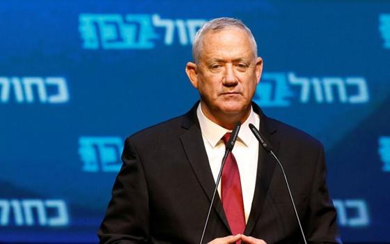 غانتس: يمكننا الاستفادة من اتفاقات التطبيع لتعزيز السلطة الفلسطينية