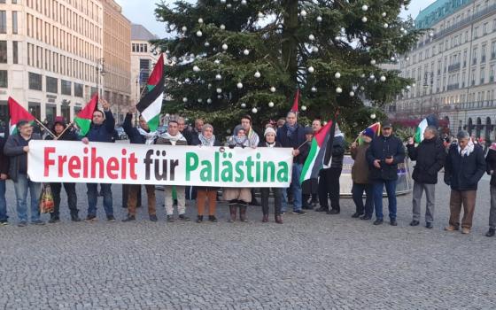 برلين.. وقفة احتجاجية أمام السفارة الأميركية رفضاً للاعتراف بالمستوطنات الإسرائيلية  