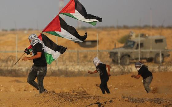 حملة أيرلندية تدين استهداف قناصة الاحتلال الإسرائيلي للمدنيين في غزة