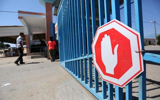 النشرة - "رايتس ووتش" تتهم الاحتلال بعزل الفلسطينيين.. وتحريض صهيوني ضد مدينة "برشلونة"