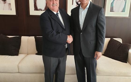 لقاء تطبيعي بين سفير الإمارات بواشنطن ووفد إسرائيلي