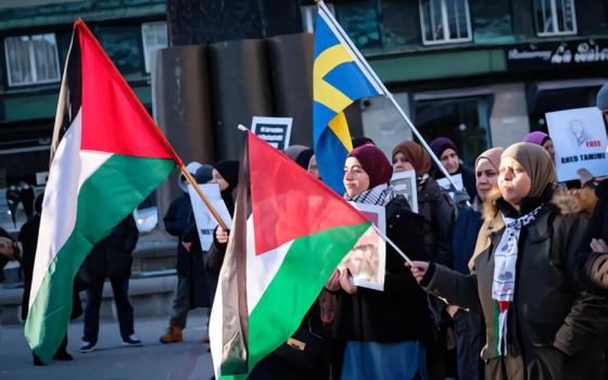 وقفة تدعو لمقاطعة المنتجات الإسرائيلية في ستوكهولم السويدية