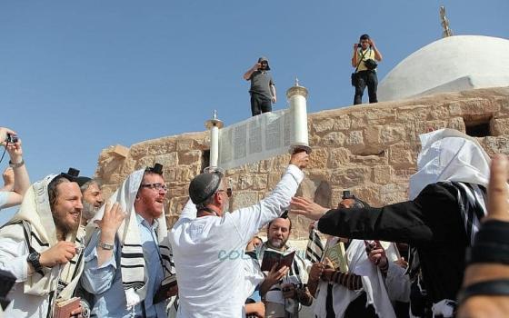 نائب أردني يطالب باستقالة وزير الأوقاف بعد الاعتداء على مقام النبي هارون