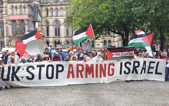 مانشستر.. وقفة تطالب الحكومة البريطانية بوقف الدعم العسكري للاحتلال الإسرائيلي