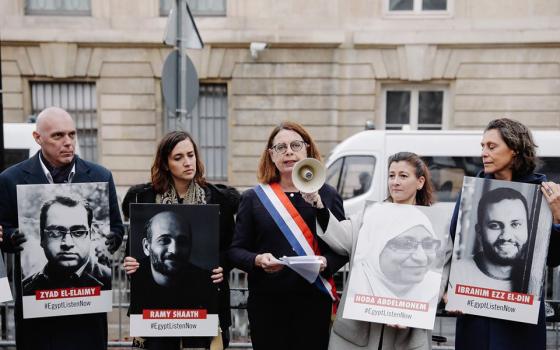 فرنسا.. منظمة العفو الدولية تدعو السلطات المصرية للإفراج عن رامي شعث