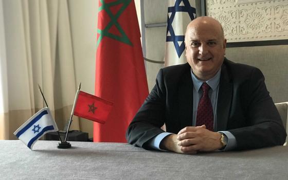 الاحتلال يستدعي ممثله لدى المغرب للتحقيق معه بقضايا فساد وتحرش