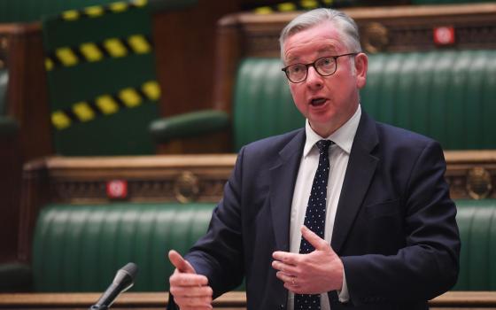 وزير بريطاني يهاجم حركة المقاطعة ويتهمها بـ "معاداة السامية"