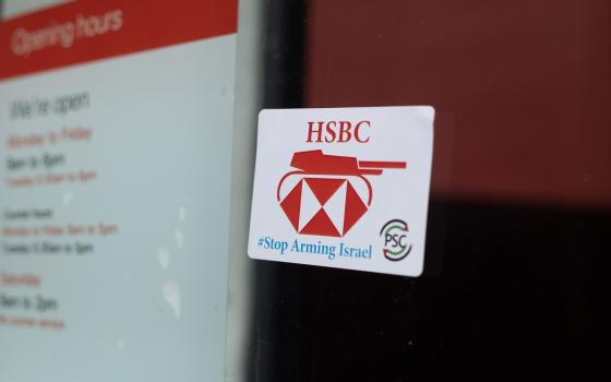حملة التضامن تدين استثمارات بنك HSBC في شركة كاتربيلر