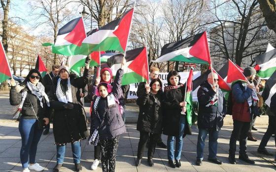 وارسو.. الجالية الفلسطينية تنظم وقفة احتجاجية ضد صفقة القرن