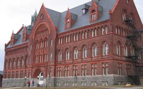 تحقيق أميركي حول مزاعم خلق "بيئة معادية للسامية" بجامعة فيرمونت  