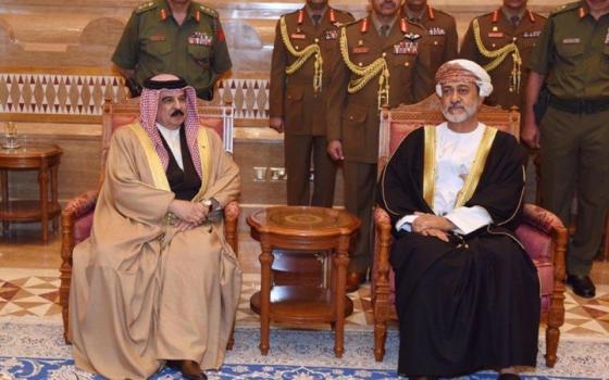 سلطنة عُمان ترحب باتفاق التطبيع البحريني وتصفه بالحق السيادي