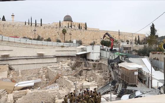 أوقاف القدس تحذر من حفريات إسرائيلية تحت أسوار الأقصى