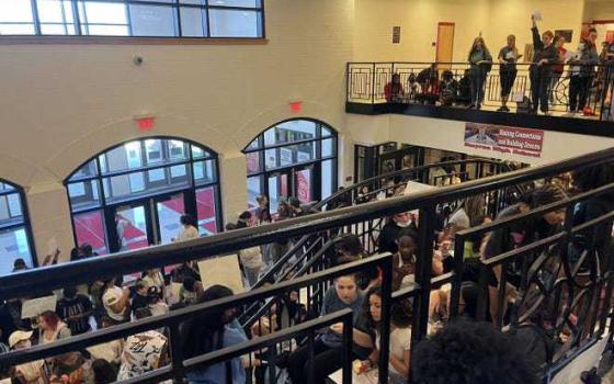 احتجاج في مدرسة أميركية بسبب إخفاء لوحة تناصر فلسطين