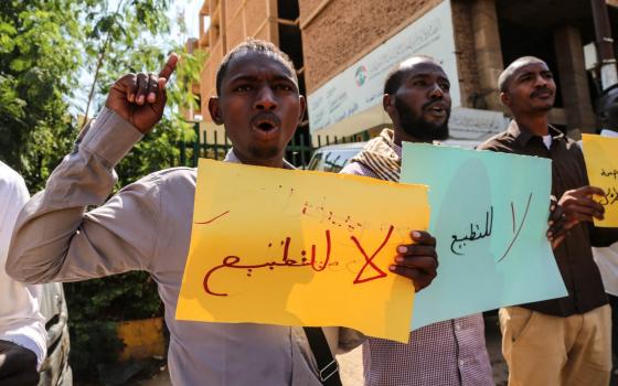 باحث سوداني يُروّج للتطبيع المجتمعي مع الاحتلال الإسرائيلي